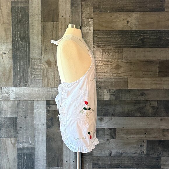 Beautiful handmade white apron ruffles floral embroidery strawberries feminine - Picture 9 of 11